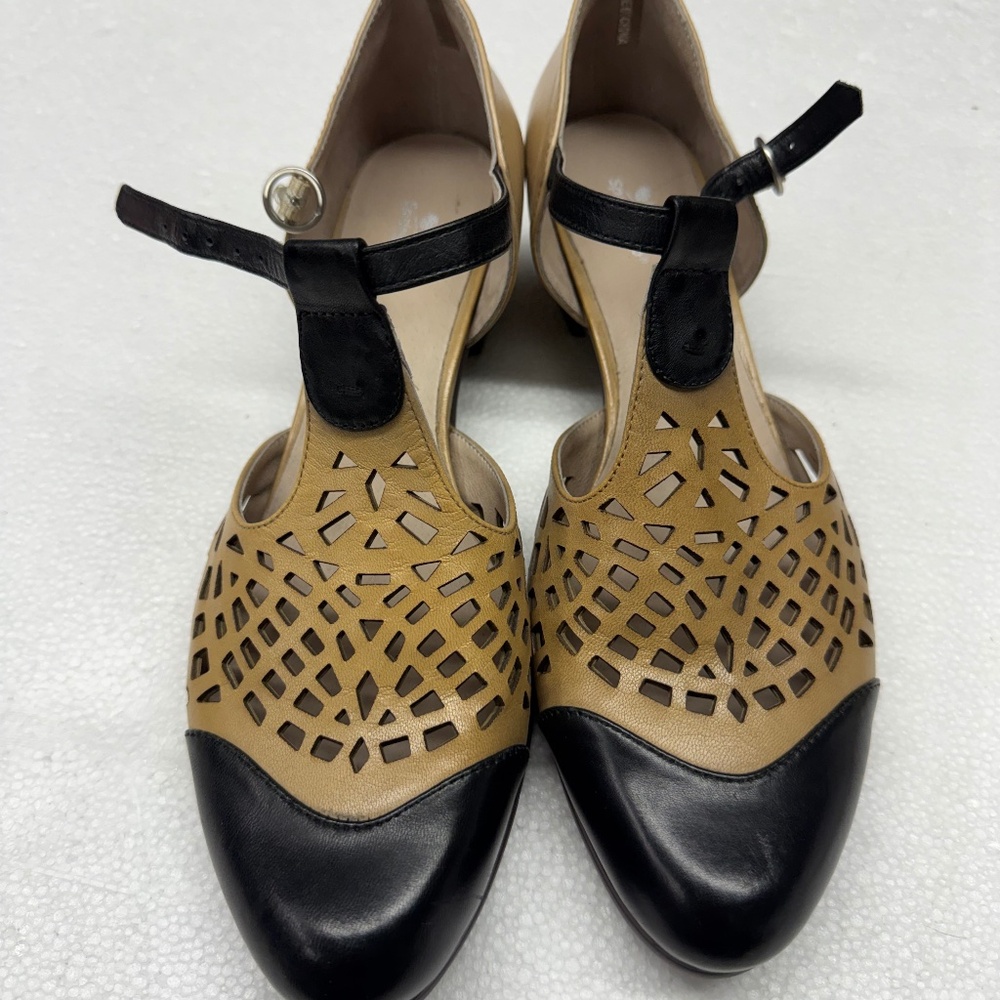 Spring step T-strap shoe. Cap Toe